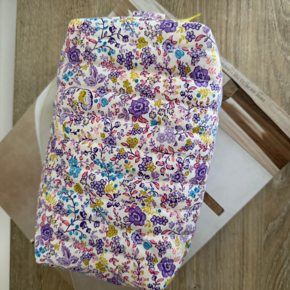 Floral Quilted Makeup Bag Purple Blue Wildflower Toiletry Pouch Cosmetic Case - Picture 6 of 6